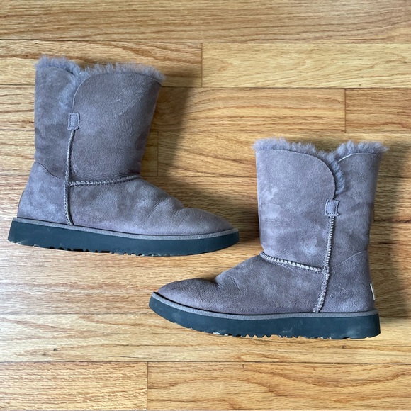 UGG Classic Cuff Short Women’s boot, 6.5M, Stormy Grey - Picture 3 of 7